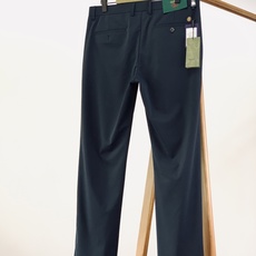 Gucci 古驰 2026SS春夏新品 男士轻奢弹力休闲西裤,进口高密垂感面料,自带凉感抗皱属性,日常久 Gucci 古驰 2026SS春夏新品 男士轻奢弹力休闲西裤,进口高密垂感面料,自带凉感抗皱属性,日常久