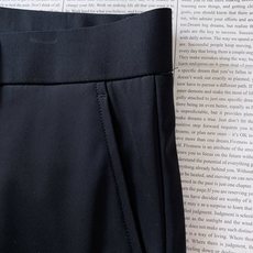 Gucci 古驰 2026SS春夏新品 男士轻奢弹力休闲西裤,进口高密垂感面料,自带凉感抗皱属性,日常久 Gucci 古驰 2026SS春夏新品 男士轻奢弹力休闲西裤,进口高密垂感面料,自带凉感抗皱属性,日常久