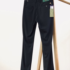 Gucci 古驰 2026SS春夏新品 男士轻奢弹力休闲西裤,进口高密垂感面料,自带凉感抗皱属性,日常久 Gucci 古驰 2026SS春夏新品 男士轻奢弹力休闲西裤,进口高密垂感面料,自带凉感抗皱属性,日常久