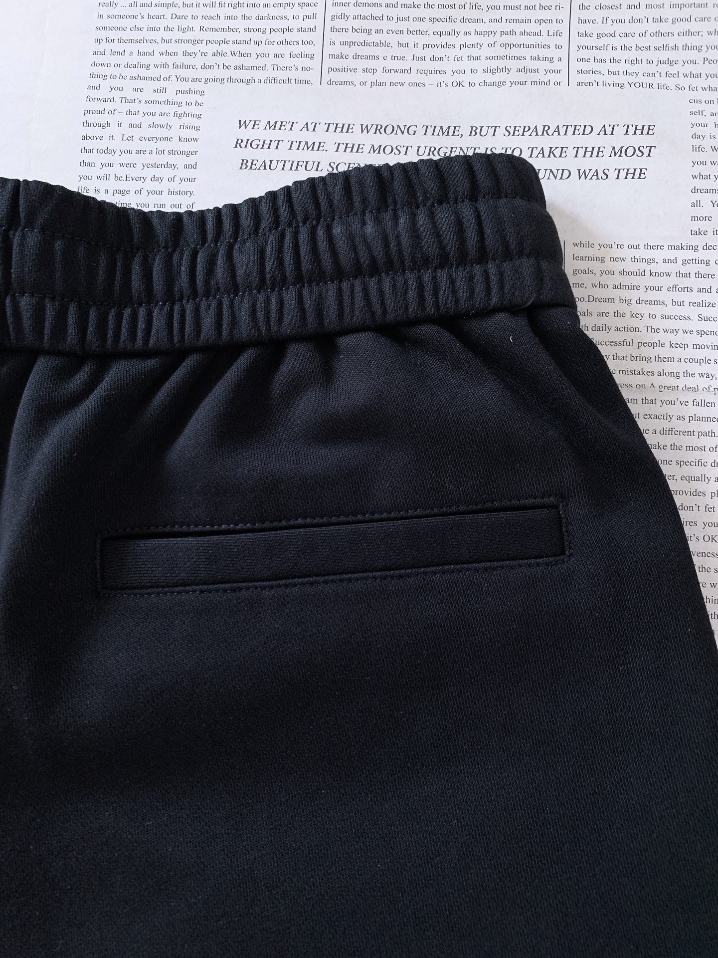 Gucci 古驰 2026SS春夏新品 GG刺绣五分短裤，进口精梳全棉面料，质地厚实，上身舒适透气，炎热