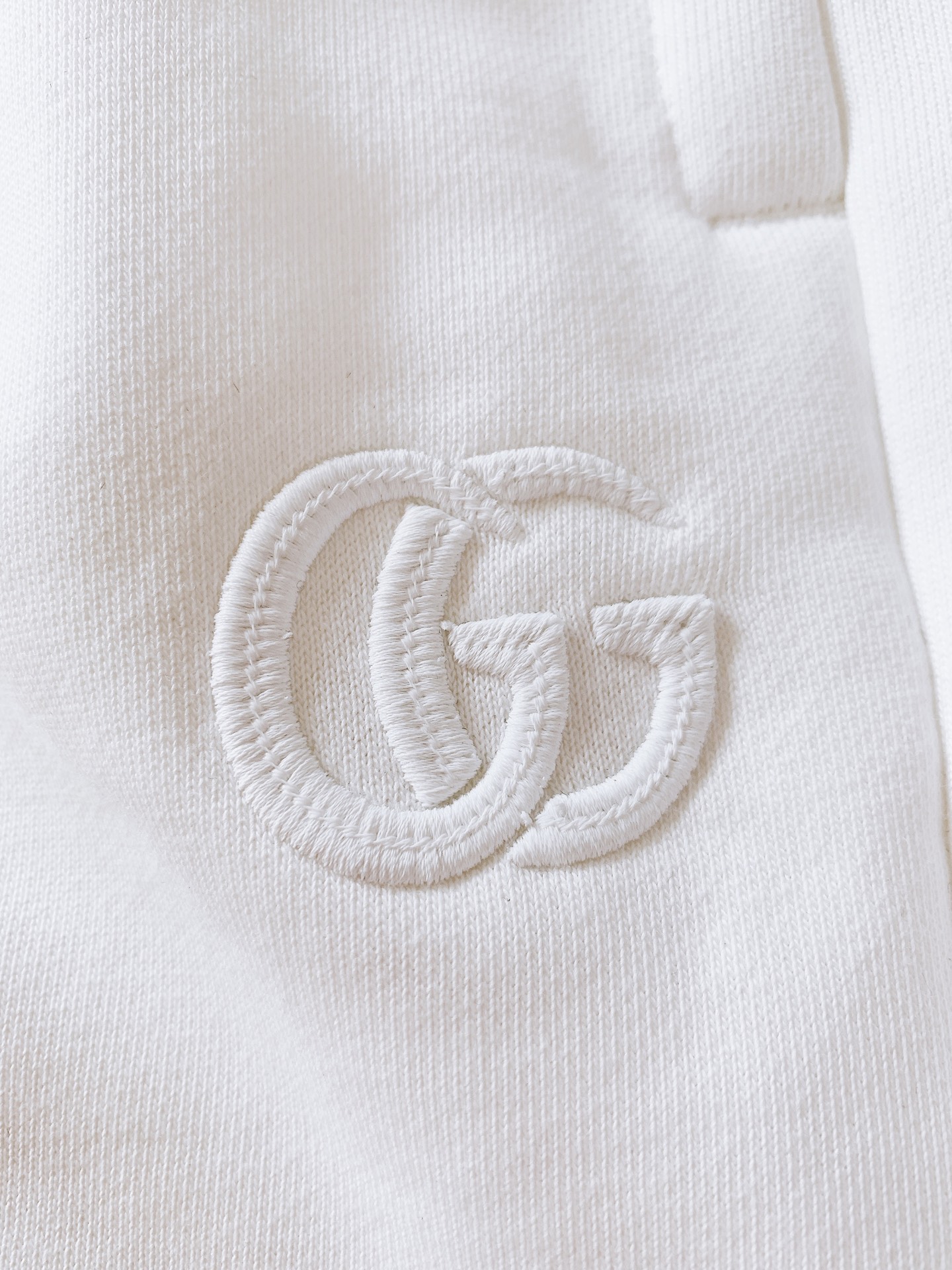 Gucci 古驰 2026SS春夏新品 GG刺绣五分短裤，进口精梳全棉面料，质地厚实，上身舒适透气，炎热