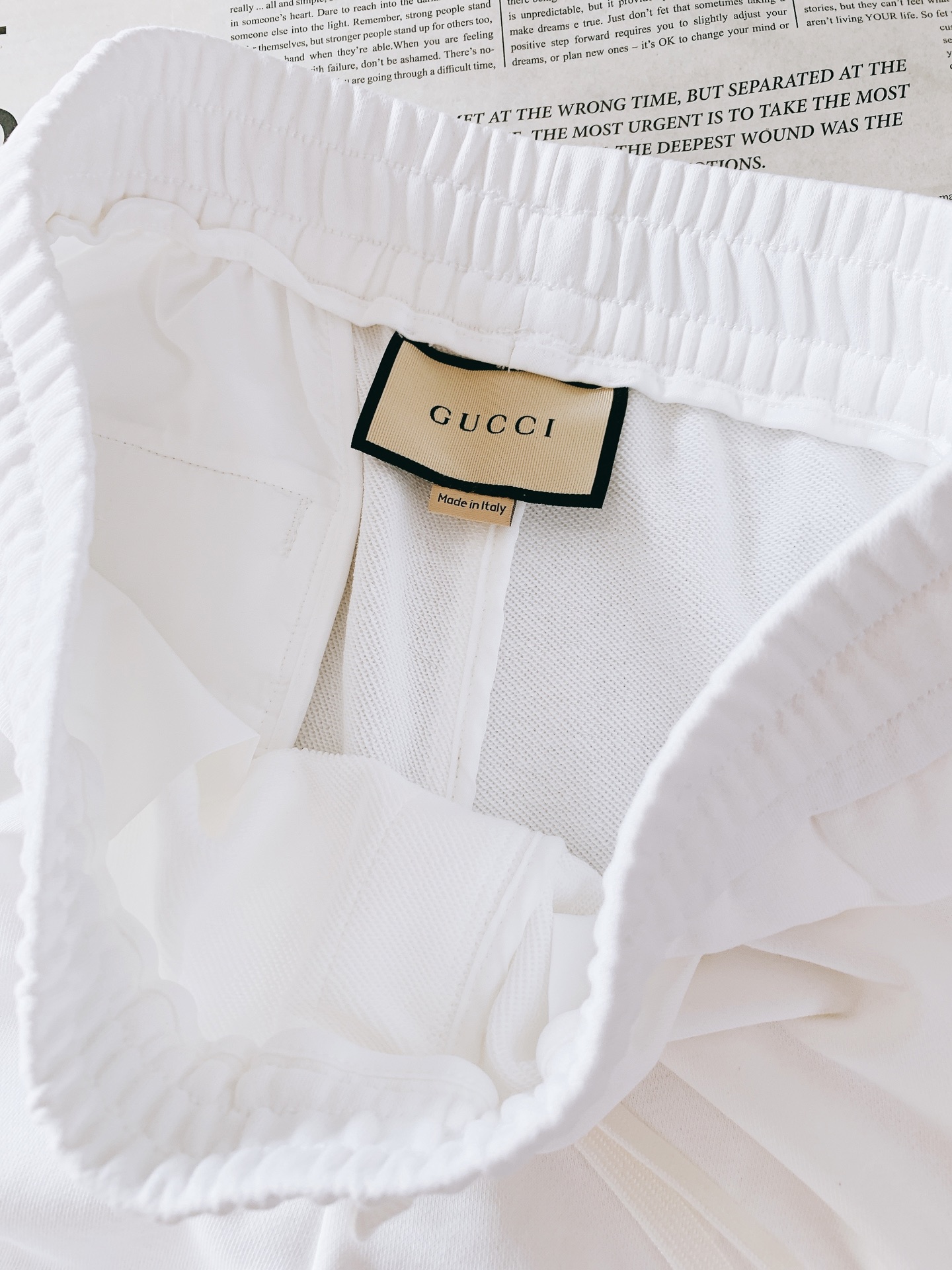 Gucci 古驰 2026SS春夏新品 GG刺绣五分短裤，进口精梳全棉面料，质地厚实，上身舒适透气，炎热