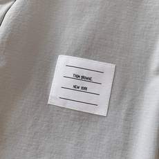 Thom Browne 汤姆·布朗 2026SS春夏新品 机能休闲束脚长裤👖定制方格抗皱速干面料,轻薄透 Thom Browne 汤姆·布朗 2026SS春夏新品 机能休闲束脚长裤👖定制方格抗皱速干面料,轻薄透