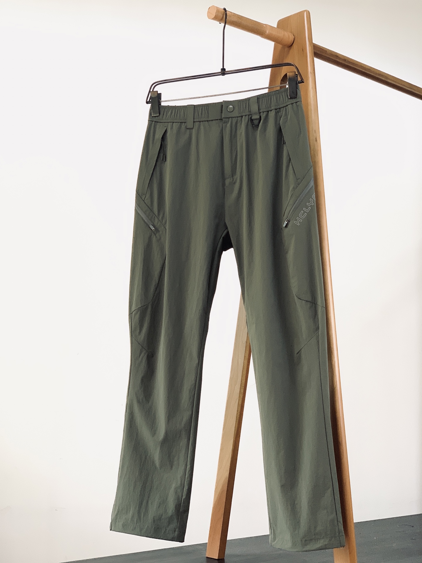 Helly Hansen 耶尔.汉森 2026SS春夏新品机能户外休闲长裤👖定制抗皱弹力速干面料，表层具