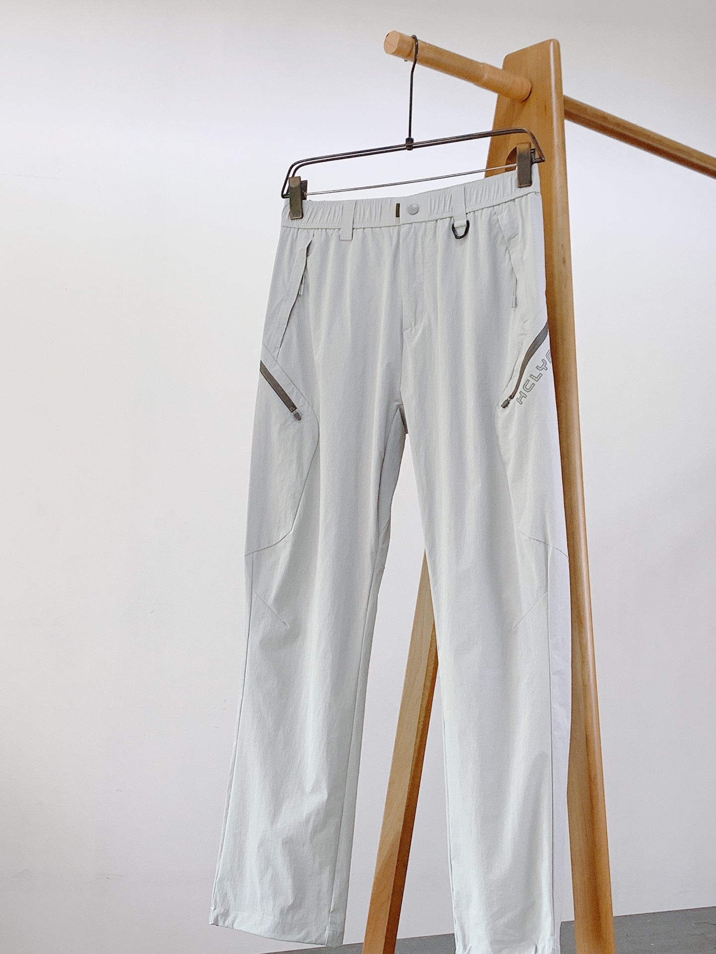 Helly Hansen 耶尔.汉森 2026SS春夏新品机能户外休闲长裤👖定制抗皱弹力速干面料，表层具