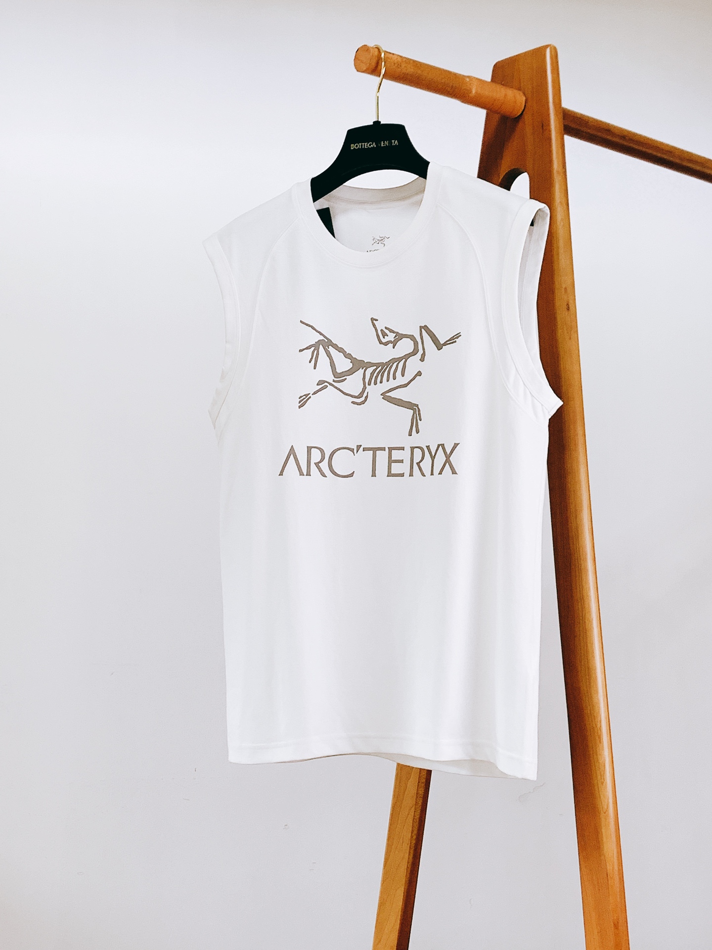 ARCTERYX 始祖鸟 2026SS春夏新品经典骨架无袖机能背心🎽定制速干透气针织面料，上身清爽软糯，