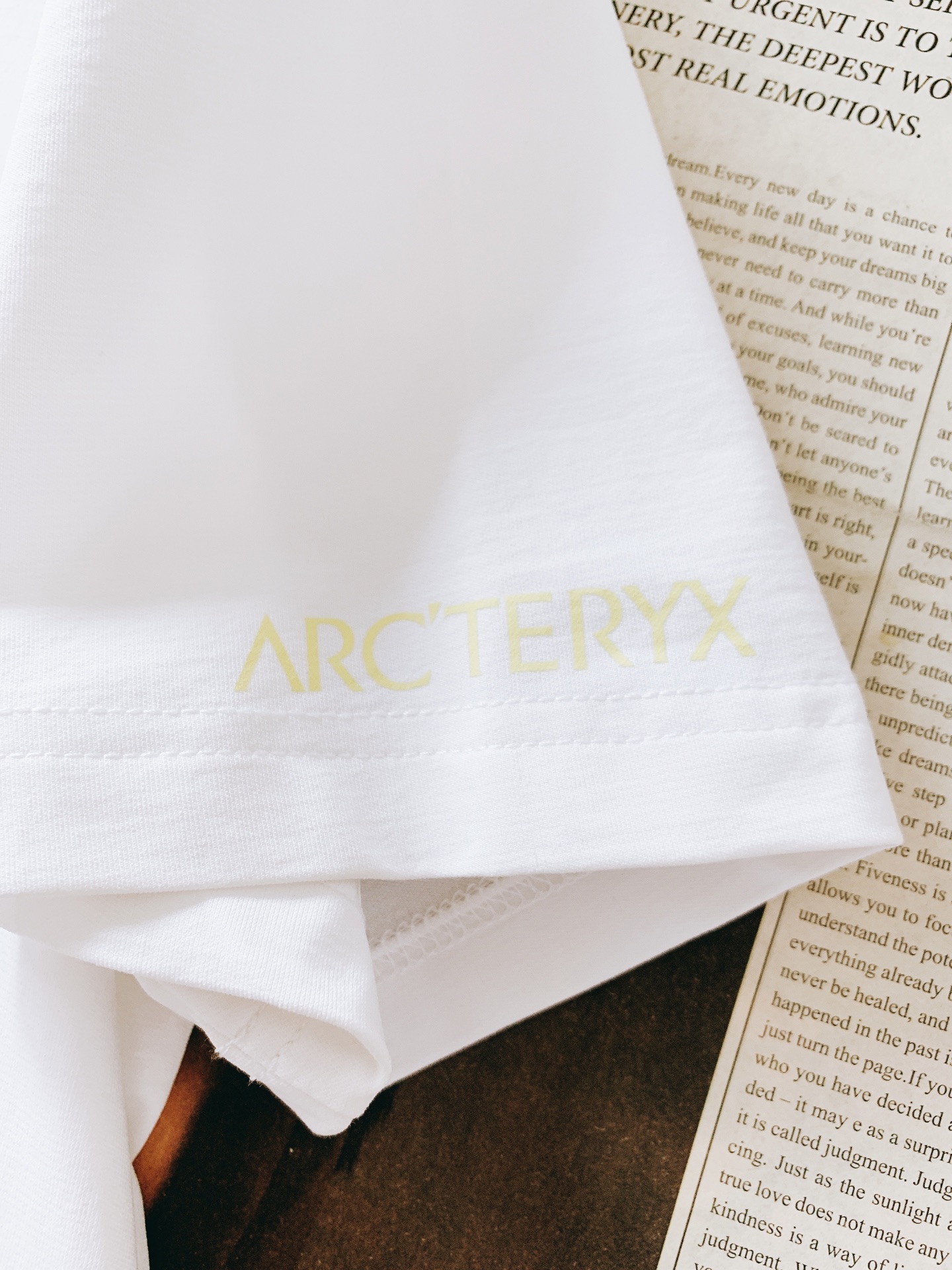 ARCTERYX 始祖鸟 2026SS春夏新品化石大鸟印花速干短袖👕定制专业速干透气面料，上身体感轻薄冰
