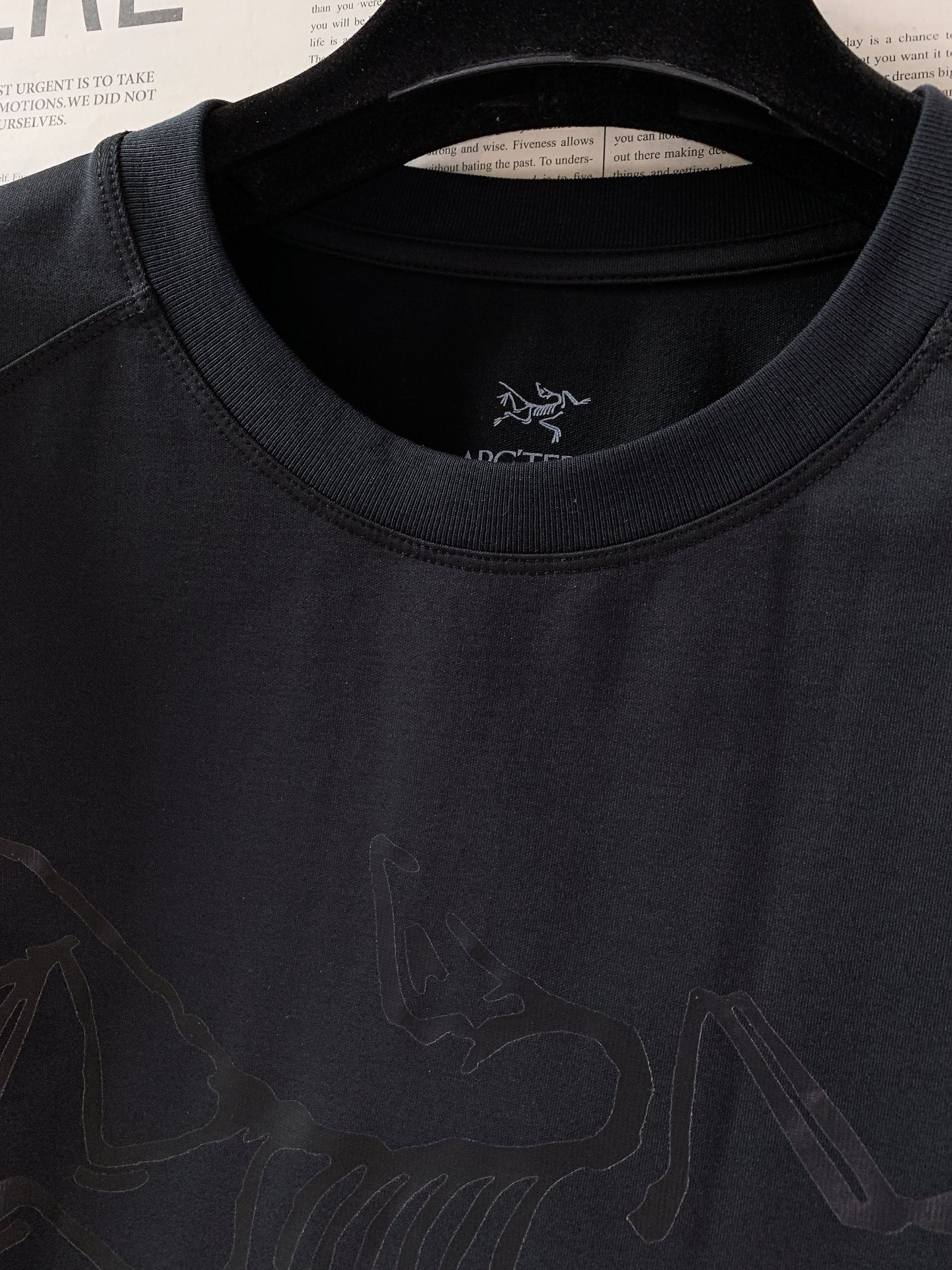 ARCTERYX 始祖鸟 2026SS春夏新品化石大鸟印花速干短袖👕定制专业速干透气面料，上身体感轻薄冰