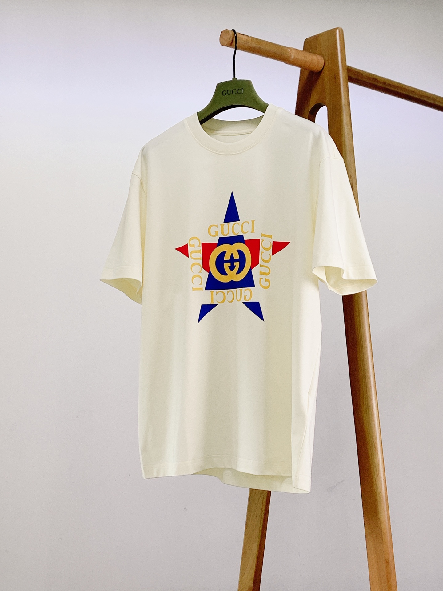 Gucci 古驰 2026SS春夏新品 五角星GG短袖印花T恤👕高克重精梳长绒棉料子，软糯垂顺，夏天穿透