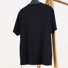 Prada 普拉达 2026SS春夏新品 复古邮差包素描印花短袖👕甄选高支双丝光长绒棉面料,触感软糯细腻 Prada 普拉达 2026SS春夏新品 复古邮差包素描印花短袖👕甄选高支双丝光长绒棉面料,触感软糯细腻