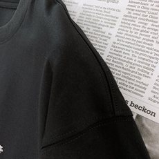 Dior Homme 迪奥·桀傲 2026SS春夏新品 手写签名印花短袖👕甄选高克重双丝光长绒棉面料,触 Dior Homme 迪奥·桀傲 2026SS春夏新品 手写签名印花短袖👕甄选高克重双丝光长绒棉面料,触