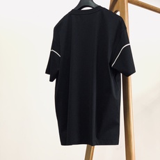 Dior Homme 迪奥·桀傲 2026SS春夏新品 手写签名印花短袖👕甄选高克重双丝光长绒棉面料,触 Dior Homme 迪奥·桀傲 2026SS春夏新品 手写签名印花短袖👕甄选高克重双丝光长绒棉面料,触