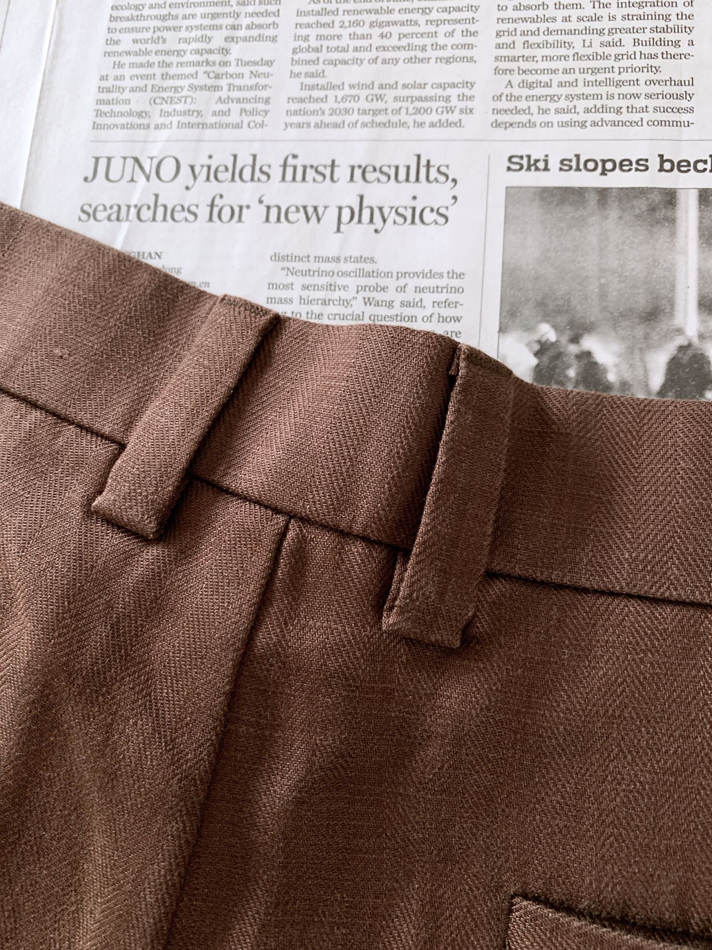Berluti 伯鲁蒂 2026SS春夏新品 高端亚麻休闲长裤👖甄选高支水洗亚麻混纺面料，自带细腻柔和人
