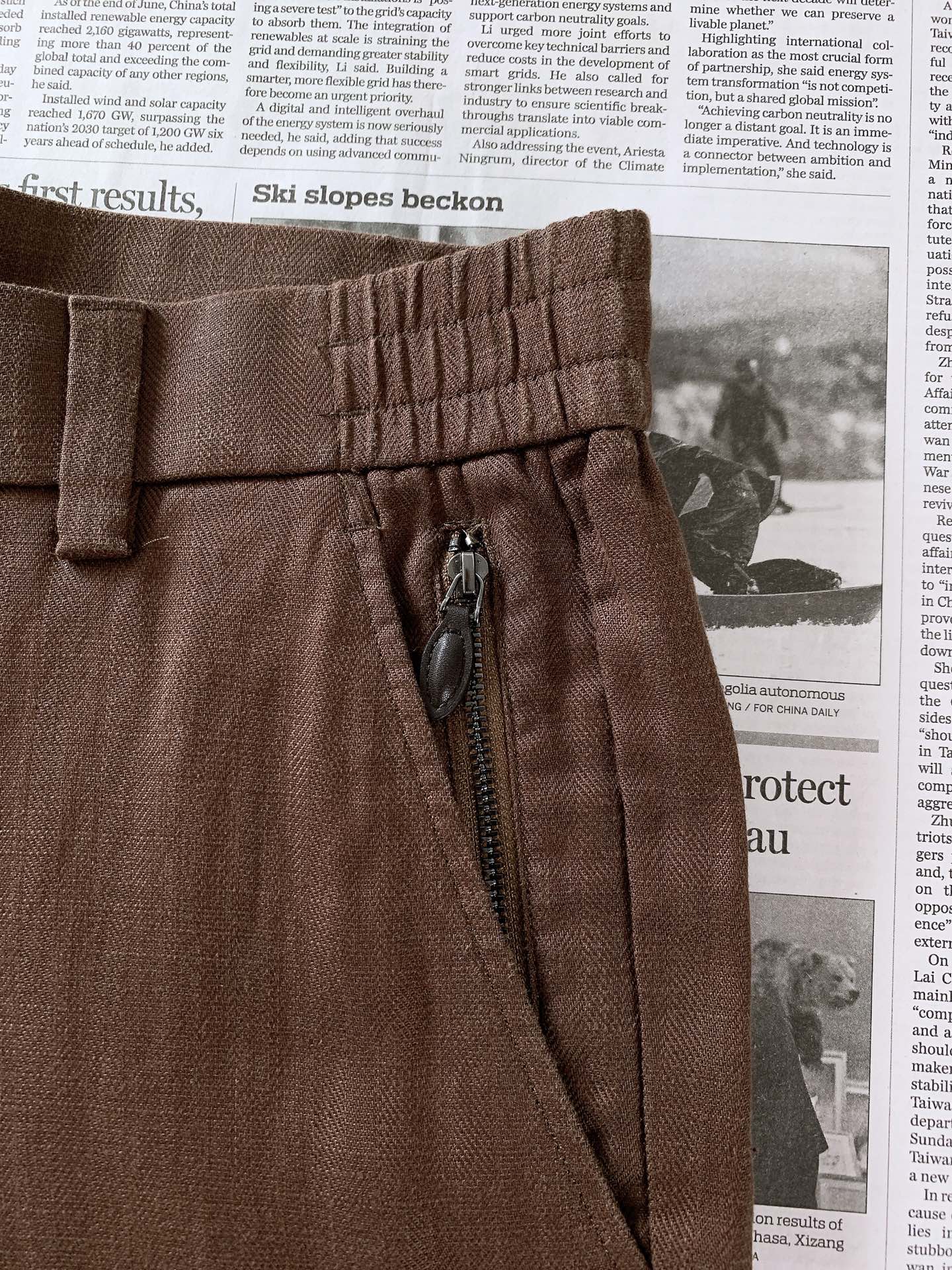 Berluti 伯鲁蒂 2026SS春夏新品 高端亚麻休闲长裤👖甄选高支水洗亚麻混纺面料，自带细腻柔和人