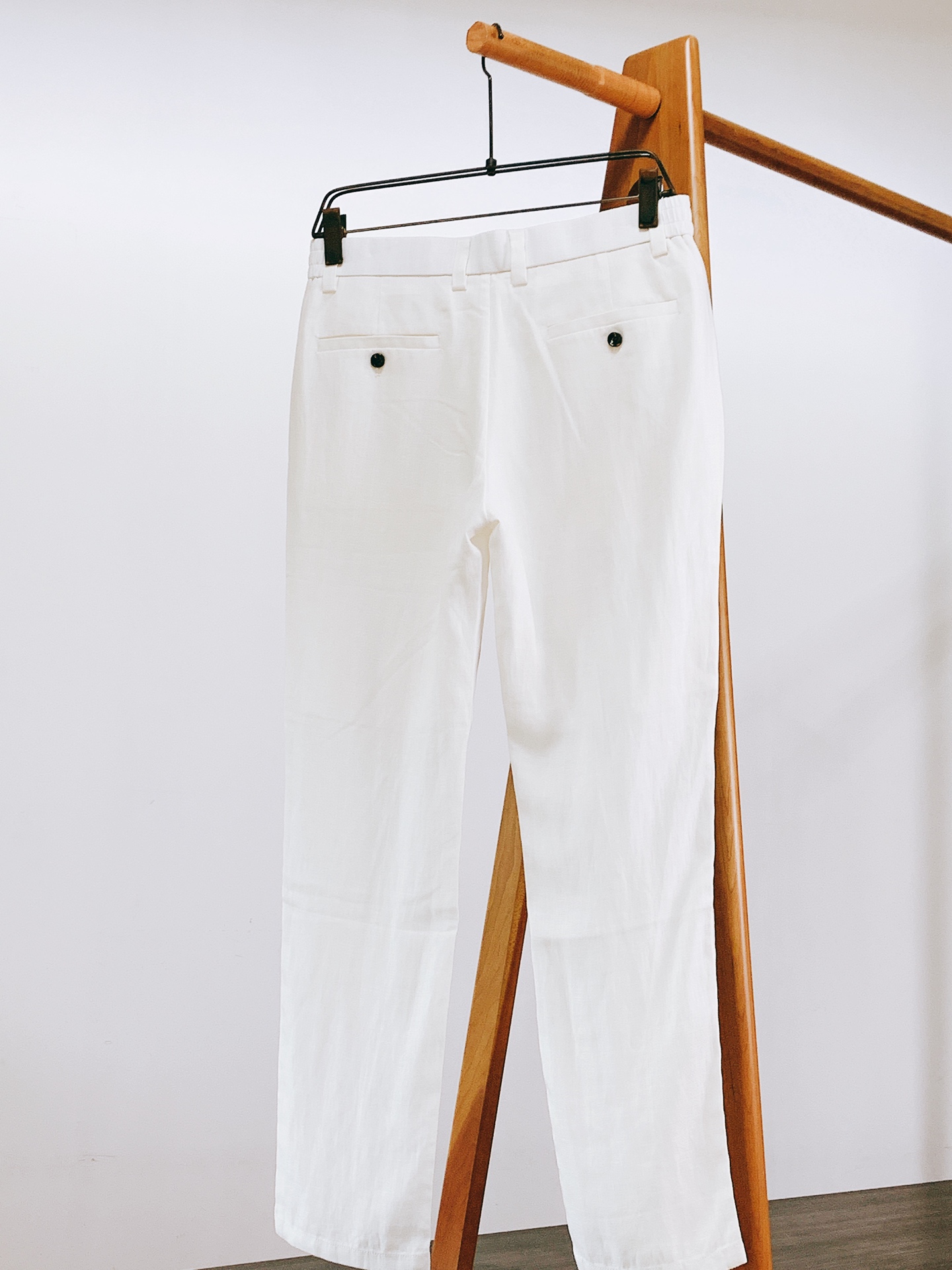 Berluti 伯鲁蒂 2026SS春夏新品 高端亚麻休闲长裤👖甄选高支水洗亚麻混纺面料，自带细腻柔和人