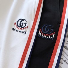 Gucci 古驰 2026SS春夏新品 经典侧边织带运动五分短裤🩳甄选重磅高支精梳棉针织面料,毛圈肌理细 Gucci 古驰 2026SS春夏新品 经典侧边织带运动五分短裤🩳甄选重磅高支精梳棉针织面料,毛圈肌理细