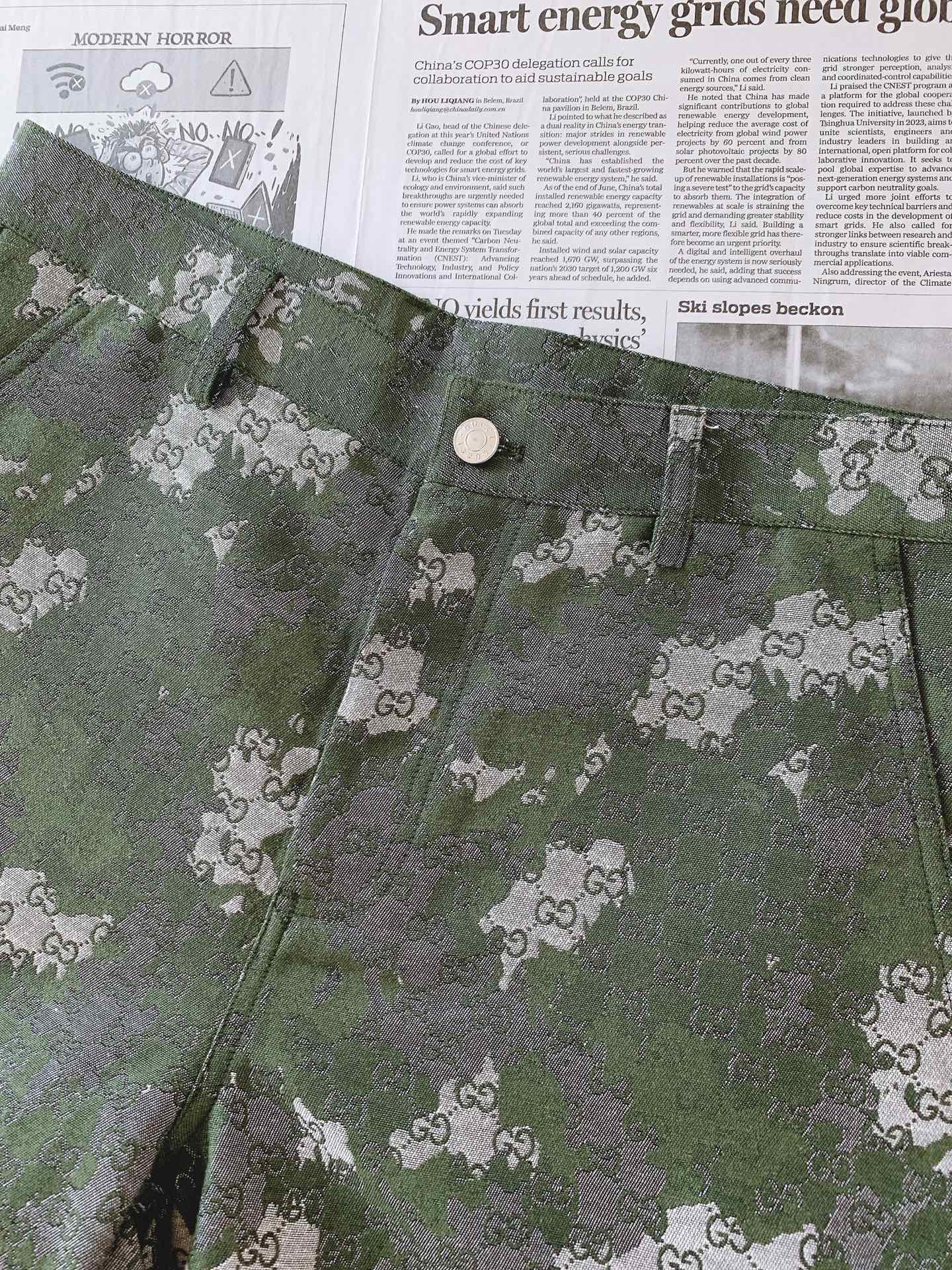 Gucci 古驰 2026SS春夏新品 GG迷彩工装五分短裤🩳甄选高密斜纹水洗混纺面料，自带柔和哑光肌理