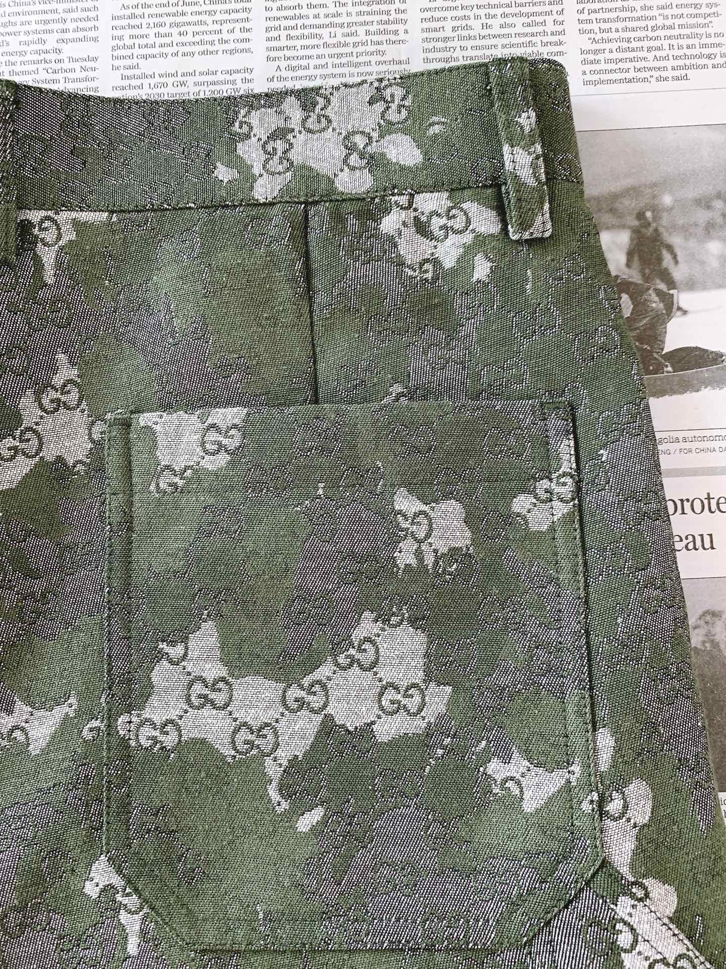 Gucci 古驰 2026SS春夏新品 GG迷彩工装五分短裤🩳甄选高密斜纹水洗混纺面料，自带柔和哑光肌理