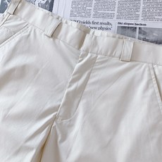 Prada 普拉达 2026SS春夏新品 经典工装五分短裤🩳精选定制高支超薄抗皱机能混纺面料,自带细腻哑 Prada 普拉达 2026SS春夏新品 经典工装五分短裤🩳精选定制高支超薄抗皱机能混纺面料,自带细腻哑