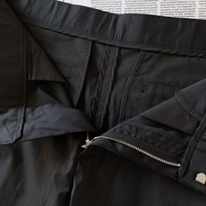 Prada 普拉达 2026SS春夏新品 经典工装五分短裤🩳精选定制高支超薄抗皱机能混纺面料,自带细腻哑 Prada 普拉达 2026SS春夏新品 经典工装五分短裤🩳精选定制高支超薄抗皱机能混纺面料,自带细腻哑