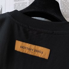 LouisVuitton 路易威登 2026SS春夏新品前后双标识圆领T恤👕甄选定制高支双股长绒精梳棉, LouisVuitton 路易威登 2026SS春夏新品前后双标识圆领T恤👕甄选定制高支双股长绒精梳棉,