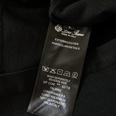 LoroPiana L.P SS春夏新品经典标识短袖👕源自意大利高端面料工艺,甄选高支双股丝光长绒棉,经 LoroPiana L.P SS春夏新品经典标识短袖👕源自意大利高端面料工艺,甄选高支双股丝光长绒棉,经