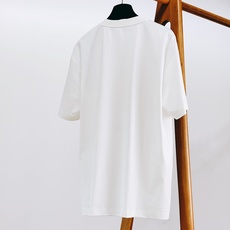 Fendi 芬迪 2026SS春夏新品 马年限定马术T恤👕高支丝光棉软糯亲肤,胸前三层骏马数码印花融合经 Fendi 芬迪 2026SS春夏新品 马年限定马术T恤👕高支丝光棉软糯亲肤,胸前三层骏马数码印花融合经