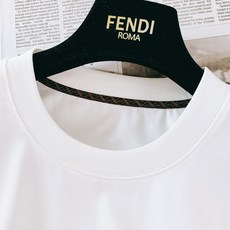 Fendi 芬迪 2026SS春夏新品 马年限定马术T恤👕高支丝光棉软糯亲肤,胸前三层骏马数码印花融合经 Fendi 芬迪 2026SS春夏新品 马年限定马术T恤👕高支丝光棉软糯亲肤,胸前三层骏马数码印花融合经
