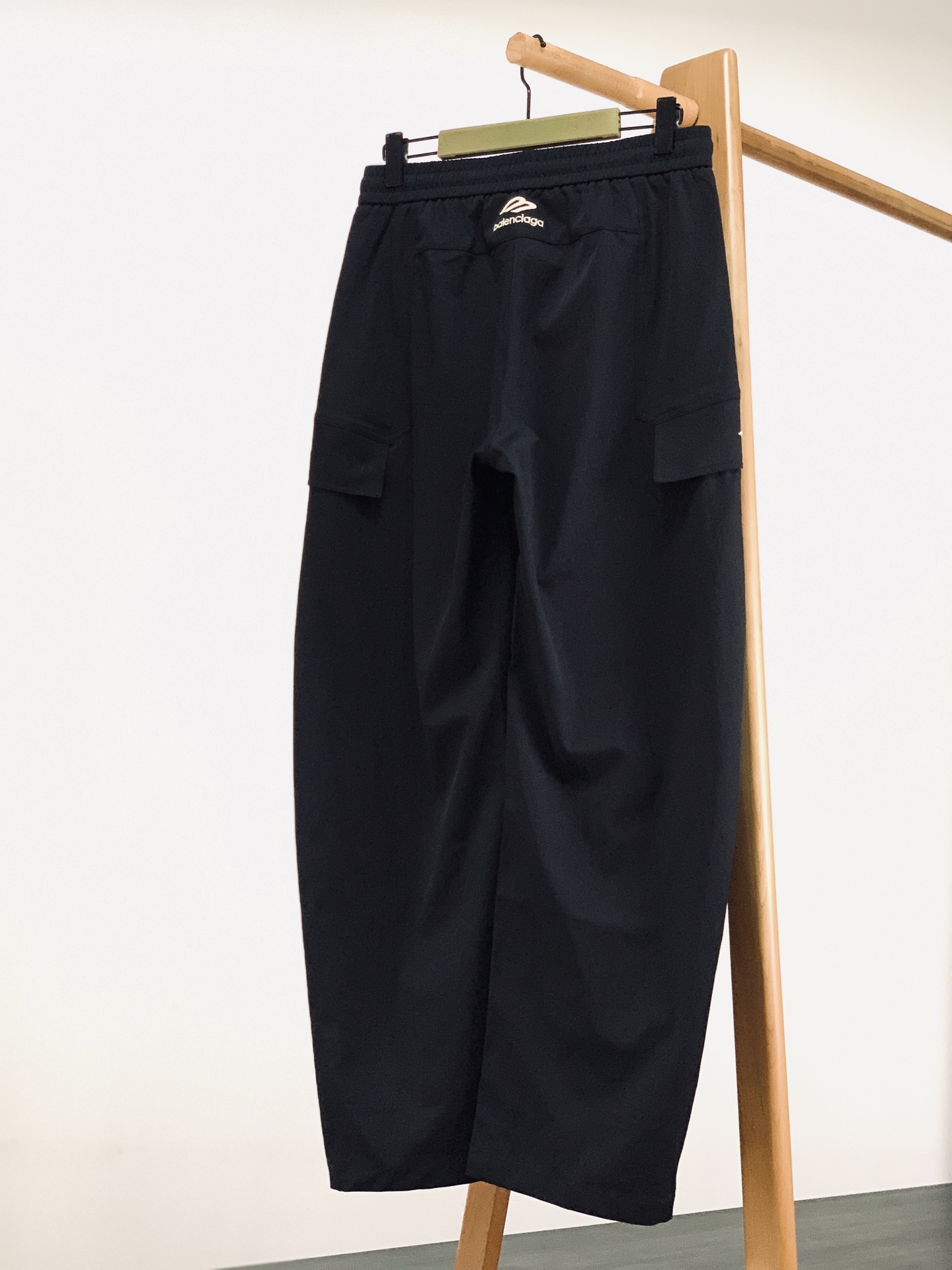 𝐁𝐚𝐥𝐞𝐧𝐜𝐢𝐚𝐠𝐚 巴黎世家 2026SS春夏新品 机能工装阔腿休闲裤👖定制速干机能锦纶面料，哑光微皱