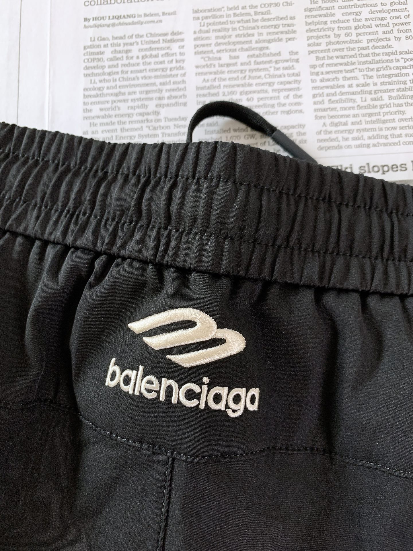 𝐁𝐚𝐥𝐞𝐧𝐜𝐢𝐚𝐠𝐚 巴黎世家 2026SS春夏新品 机能工装阔腿休闲裤👖定制速干机能锦纶面料，哑光微皱