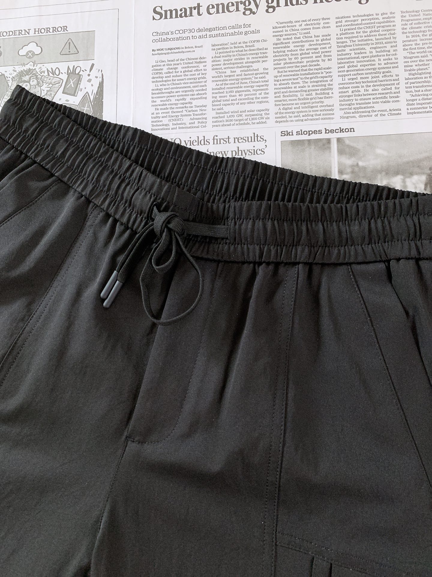 𝐁𝐚𝐥𝐞𝐧𝐜𝐢𝐚𝐠𝐚 巴黎世家 2026SS春夏新品 机能工装阔腿休闲裤👖定制速干机能锦纶面料，哑光微皱