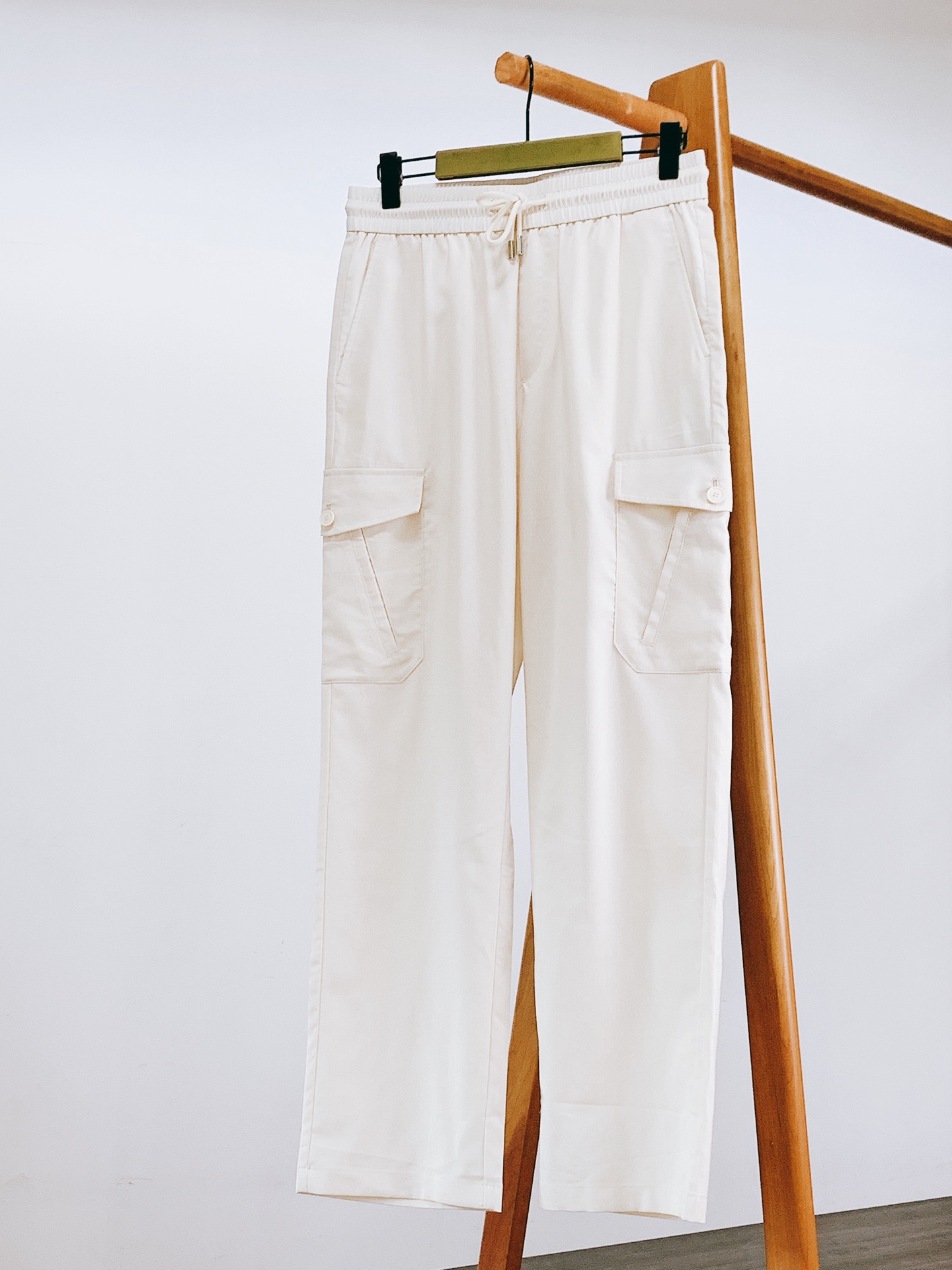 DOLCE&GABBANA 杜嘉班纳 2026SS春夏新品复古刺绣工装阔腿休闲裤👖定制天丝混纺斜纹面料，
