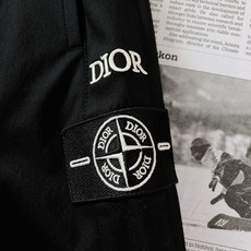 Dior Homme 迪奥·桀傲 2026SS春夏新品 罗盘刺绣束脚休闲卫裤👖定制垂感混纺机能面料,哑光 Dior Homme 迪奥·桀傲 2026SS春夏新品 罗盘刺绣束脚休闲卫裤👖定制垂感混纺机能面料,哑光
