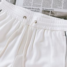 Gucci 古驰 2026SS春夏新品 织带直筒休闲卫裤👖定制高密珠地空气层面料,蜂窝透气肌理干爽不粘身 Gucci 古驰 2026SS春夏新品 织带直筒休闲卫裤👖定制高密珠地空气层面料,蜂窝透气肌理干爽不粘身