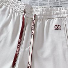 Valentino 华伦天奴 2026SS早春新品复古V标束脚卫裤👖定制高密空气层针织面料,软糯透气,抗 Valentino 华伦天奴 2026SS早春新品复古V标束脚卫裤👖定制高密空气层针织面料,软糯透气,抗