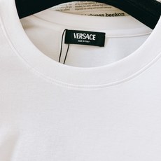 Versace 范思哲 2026SS春夏新品美杜莎金线刺绣短袖👕液氨丝光棉面料丝滑垂顺,透气抗皱久洗不发 Versace 范思哲 2026SS春夏新品美杜莎金线刺绣短袖👕液氨丝光棉面料丝滑垂顺,透气抗皱久洗不发