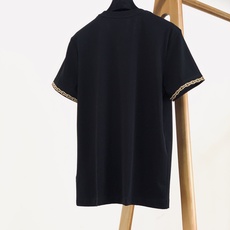 Versace 范思哲 2026SS春夏新品美杜莎金线刺绣短袖👕液氨丝光棉面料丝滑垂顺,透气抗皱久洗不发 Versace 范思哲 2026SS春夏新品美杜莎金线刺绣短袖👕液氨丝光棉面料丝滑垂顺,透气抗皱久洗不发