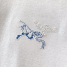 ARCTERYX 始祖鸟 2026SS春夏新品渐变骨架刺绣短袖上新!冰感珠地棉透气速干,户外久穿干爽不粘 ARCTERYX 始祖鸟 2026SS春夏新品渐变骨架刺绣短袖上新!冰感珠地棉透气速干,户外久穿干爽不粘