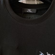 ARCTERYX 始祖鸟 2026SS春夏新品渐变骨架刺绣短袖上新!冰感珠地棉透气速干,户外久穿干爽不粘 ARCTERYX 始祖鸟 2026SS春夏新品渐变骨架刺绣短袖上新!冰感珠地棉透气速干,户外久穿干爽不粘