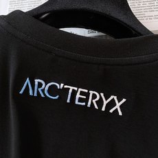 ARCTERYX 始祖鸟 2026SS春夏新品渐变骨架刺绣短袖上新!冰感珠地棉透气速干,户外久穿干爽不粘 ARCTERYX 始祖鸟 2026SS春夏新品渐变骨架刺绣短袖上新!冰感珠地棉透气速干,户外久穿干爽不粘