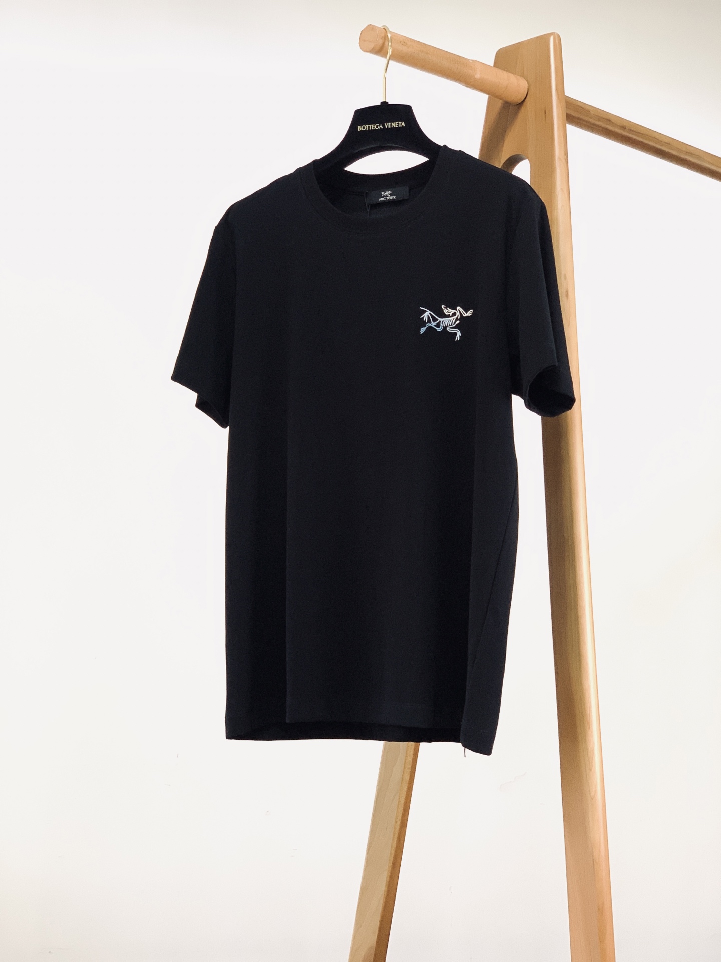 ARCTERYX 始祖鸟 2026SS春夏新品渐变骨架刺绣短袖上新！冰感珠地棉透气速干，户外久穿干爽不粘