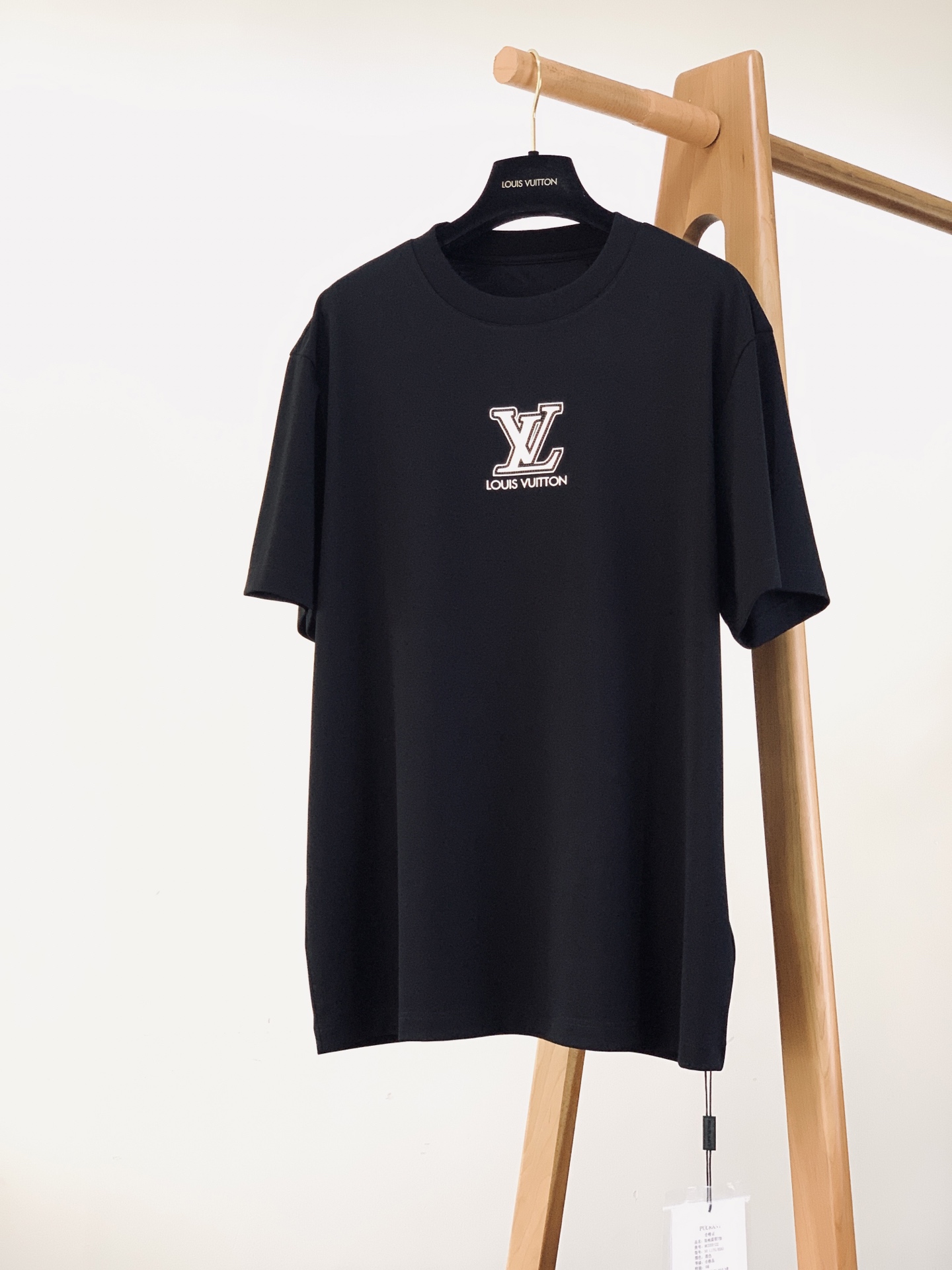 LouisVuitton 路易威登 2026SS春夏新品立体珠绣皮质标短袖👕液氨丝光长绒棉丝滑垂顺，预缩