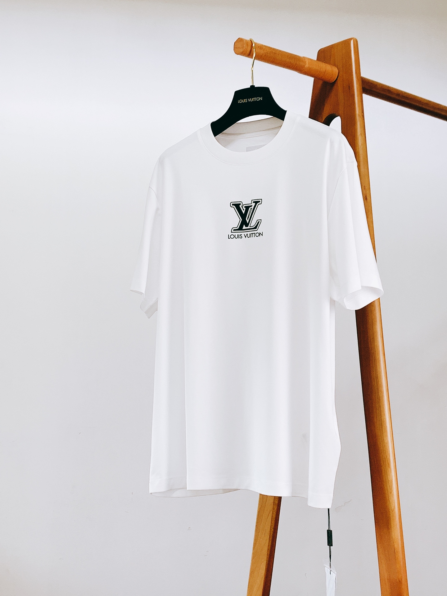 LouisVuitton 路易威登 2026SS春夏新品立体珠绣皮质标短袖👕液氨丝光长绒棉丝滑垂顺，预缩