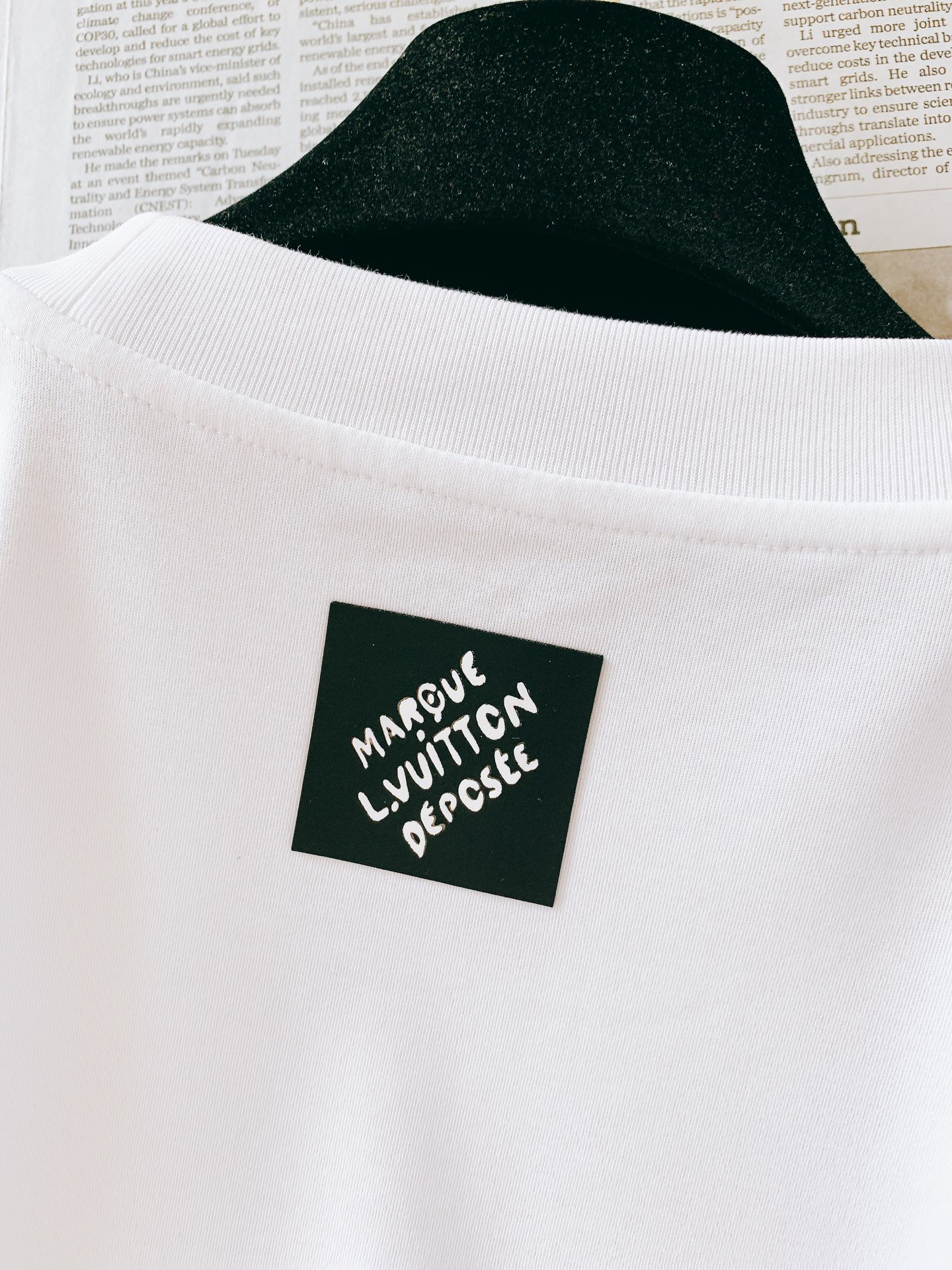 LouisVuitton 路易威登 2026SS春夏新品立体珠绣皮质标短袖👕液氨丝光长绒棉丝滑垂顺，预缩