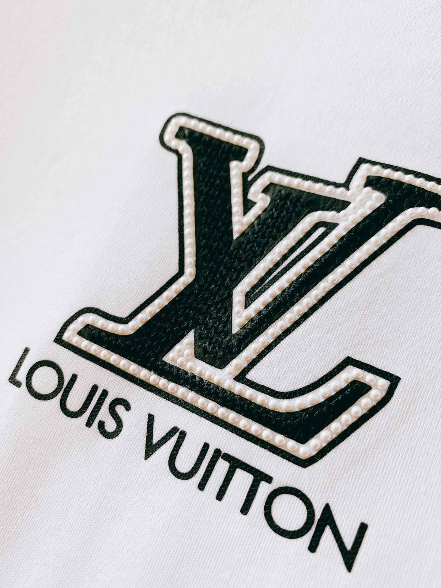LouisVuitton 路易威登 2026SS春夏新品立体珠绣皮质标短袖👕液氨丝光长绒棉丝滑垂顺，预缩