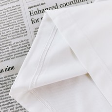 Prada 普拉达 2026SS春夏新品金色复古徽章刺绣短袖👕液氨丝光长绒棉冰凉丝滑,预缩抗洗不易发黄变 Prada 普拉达 2026SS春夏新品金色复古徽章刺绣短袖👕液氨丝光长绒棉冰凉丝滑,预缩抗洗不易发黄变