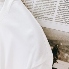 Prada 普拉达 2026SS春夏新品金色复古徽章刺绣短袖👕液氨丝光长绒棉冰凉丝滑,预缩抗洗不易发黄变 Prada 普拉达 2026SS春夏新品金色复古徽章刺绣短袖👕液氨丝光长绒棉冰凉丝滑,预缩抗洗不易发黄变