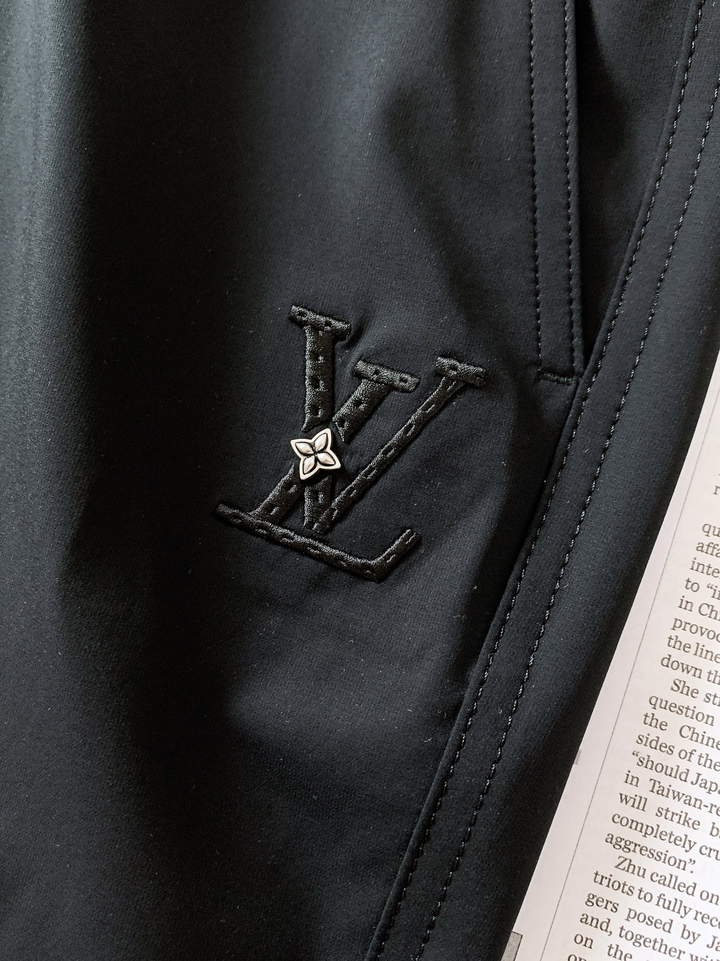 LouisVuitton 路易威登 2026SS春夏新品冰感机能休闲直筒裤👖冰感速干混纺面料轻薄垂顺，抗