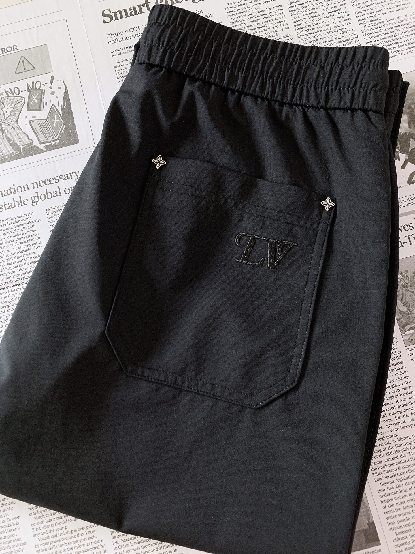 LouisVuitton 路易威登 2026SS春夏新品冰感机能休闲直筒裤👖冰感速干混纺面料轻薄垂顺，抗