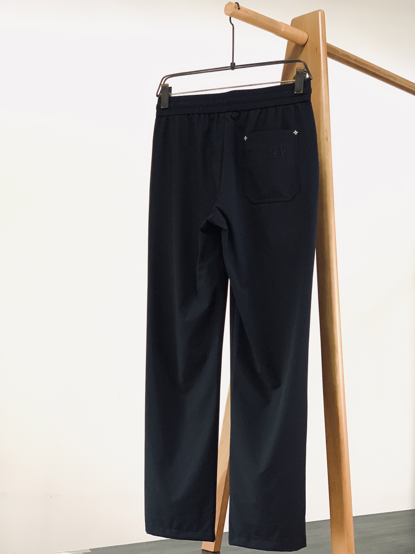 LouisVuitton 路易威登 2026SS春夏新品冰感机能休闲直筒裤👖冰感速干混纺面料轻薄垂顺，抗